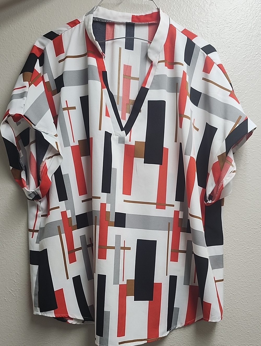 SHEIN Geo Print V-Neck Short Sleeve Blouse in Red, Black & Gray